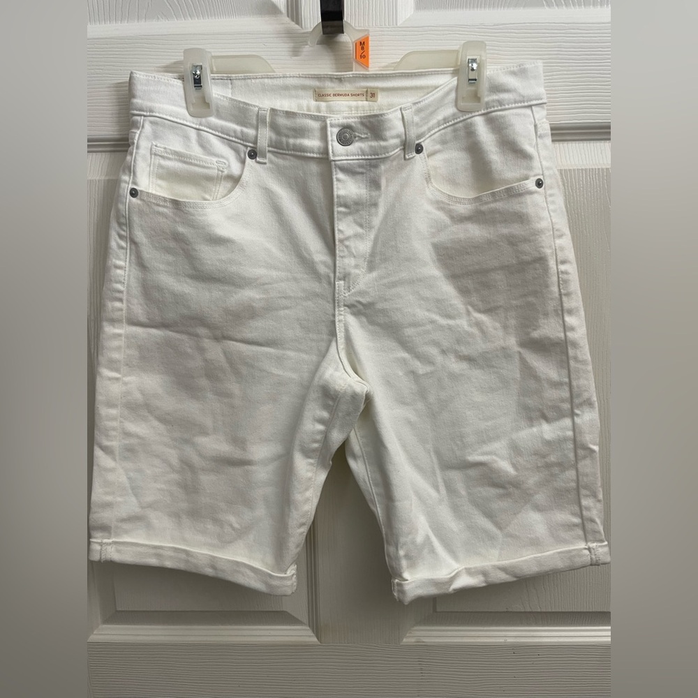 Stylish White Denim Women’s Bermuda Levi’s Shorts From Macy’s